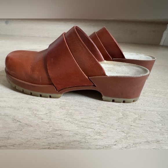 ECCO Comfort
Women's Leather Clog size 38 (US 7-7.5) - Picture 4 of 12